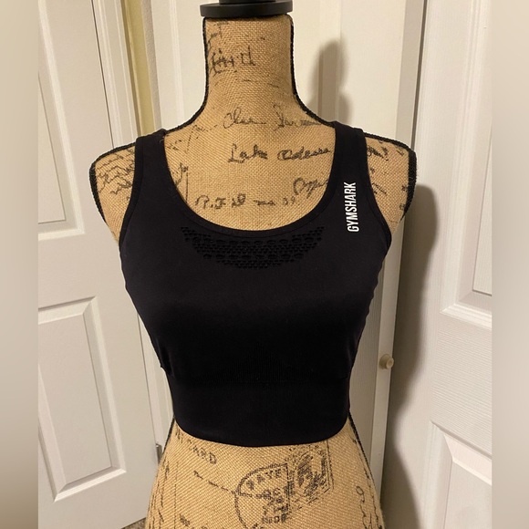 Gymshark work out top in black - Picture 2 of 5